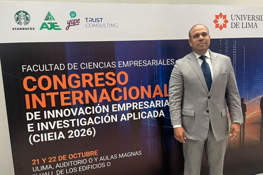 Profesor Ronald Campoverde en el Congreso Internacional de Innovación Empresarial e Investigación Aplicada