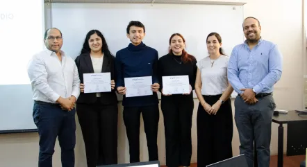Estudiantes ganadores de la segunda edición del Concurso de Administración de Empresas
