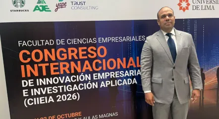 Profesor Ronald Campoverde en el Congreso Internacional de Innovación Empresarial e Investigación Aplicada